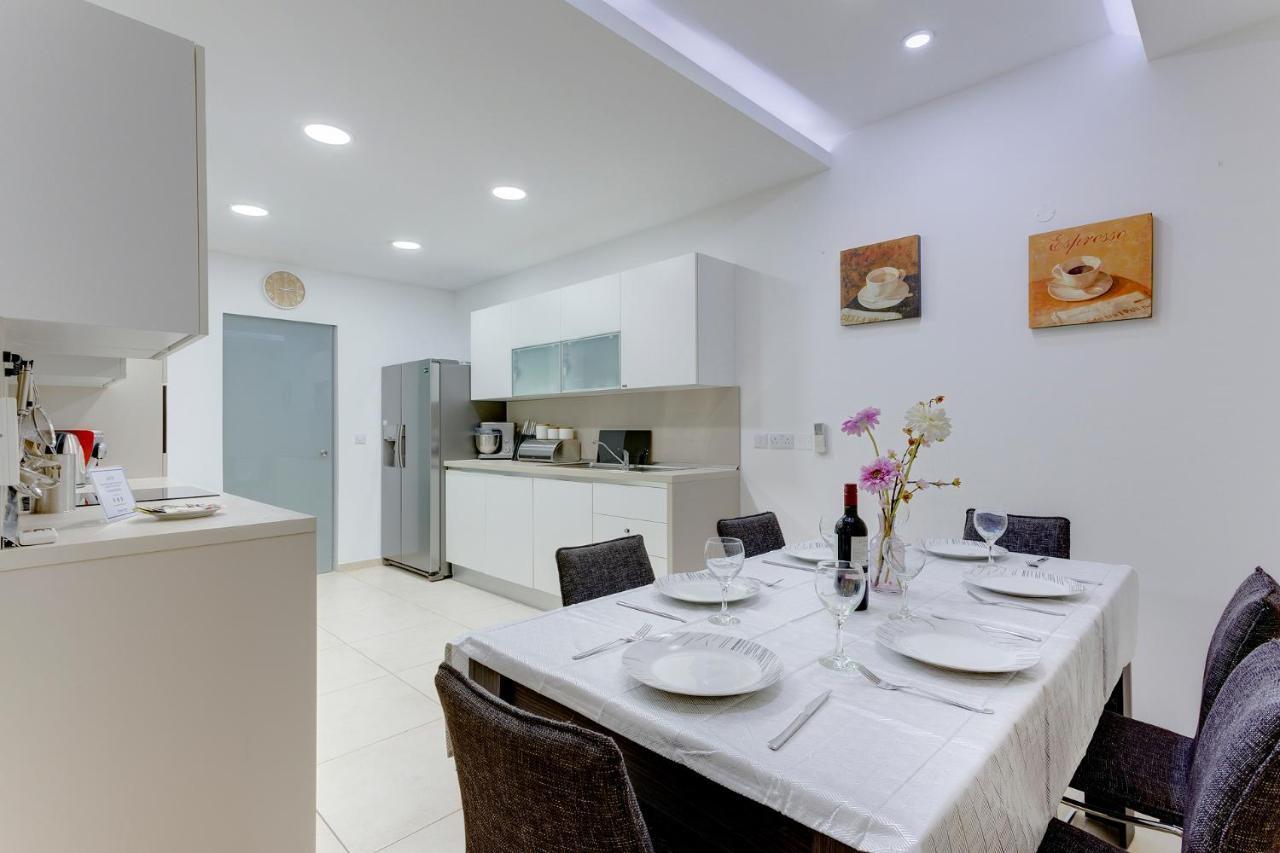 Luxury Apt W/ Side Seaviews And Pool, Top Location สลีมา ภายนอก รูปภาพ